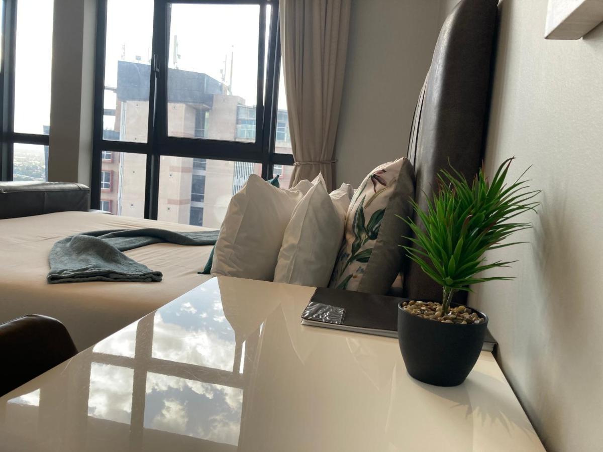 Urban Awe Apartment- Itowers 18Th Floor Gaborone Bagian luar foto