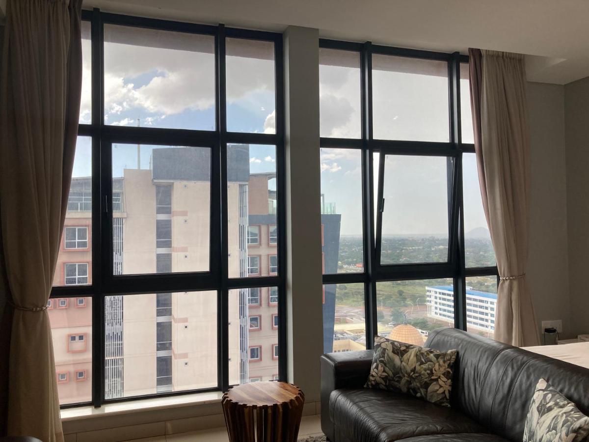 Urban Awe Apartment- Itowers 18Th Floor Gaborone Bagian luar foto